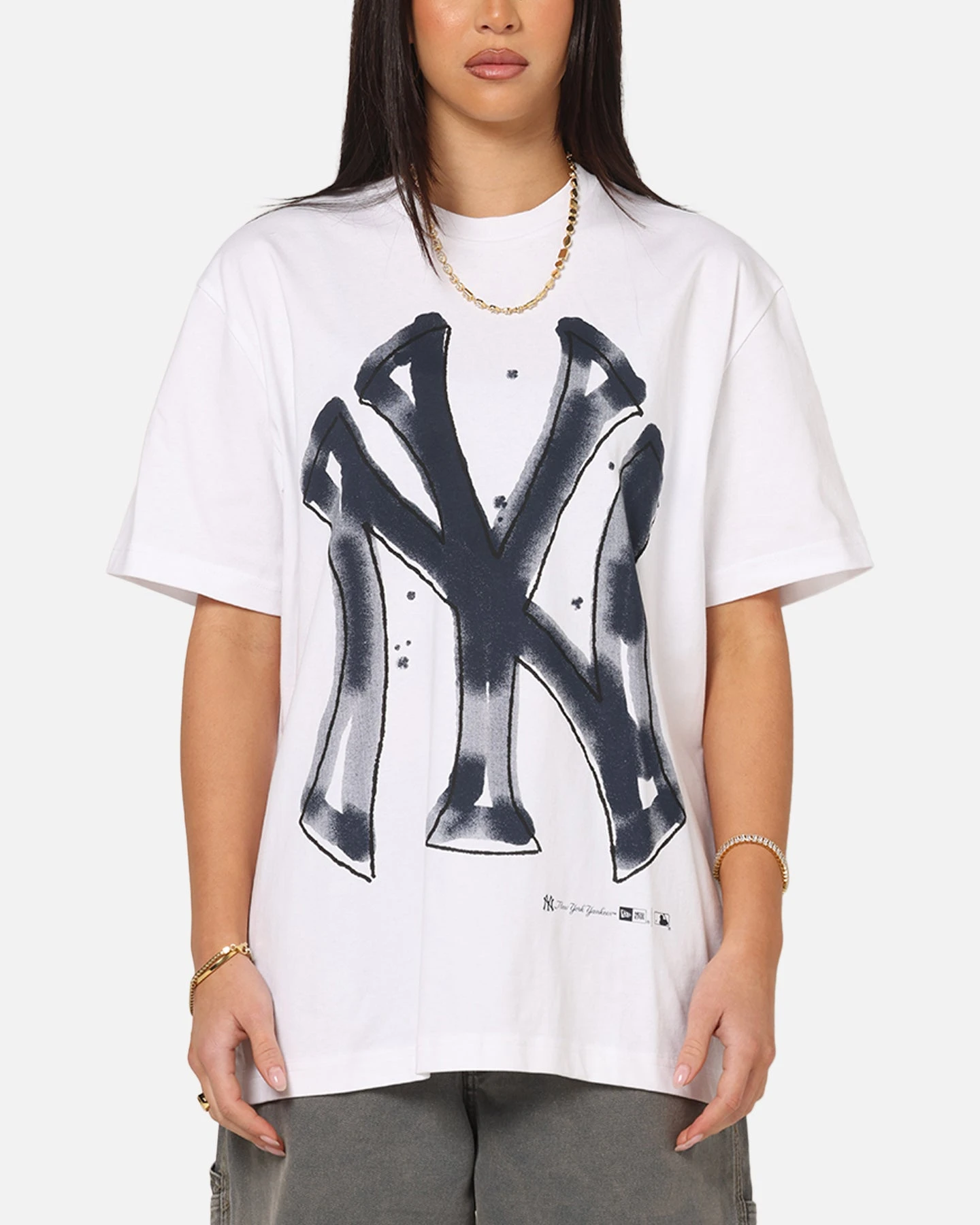 New Era New York Yankees Oversized Paint T-Shirt White 3 New Era New York Yankees Oversized Paint T-Shirt White