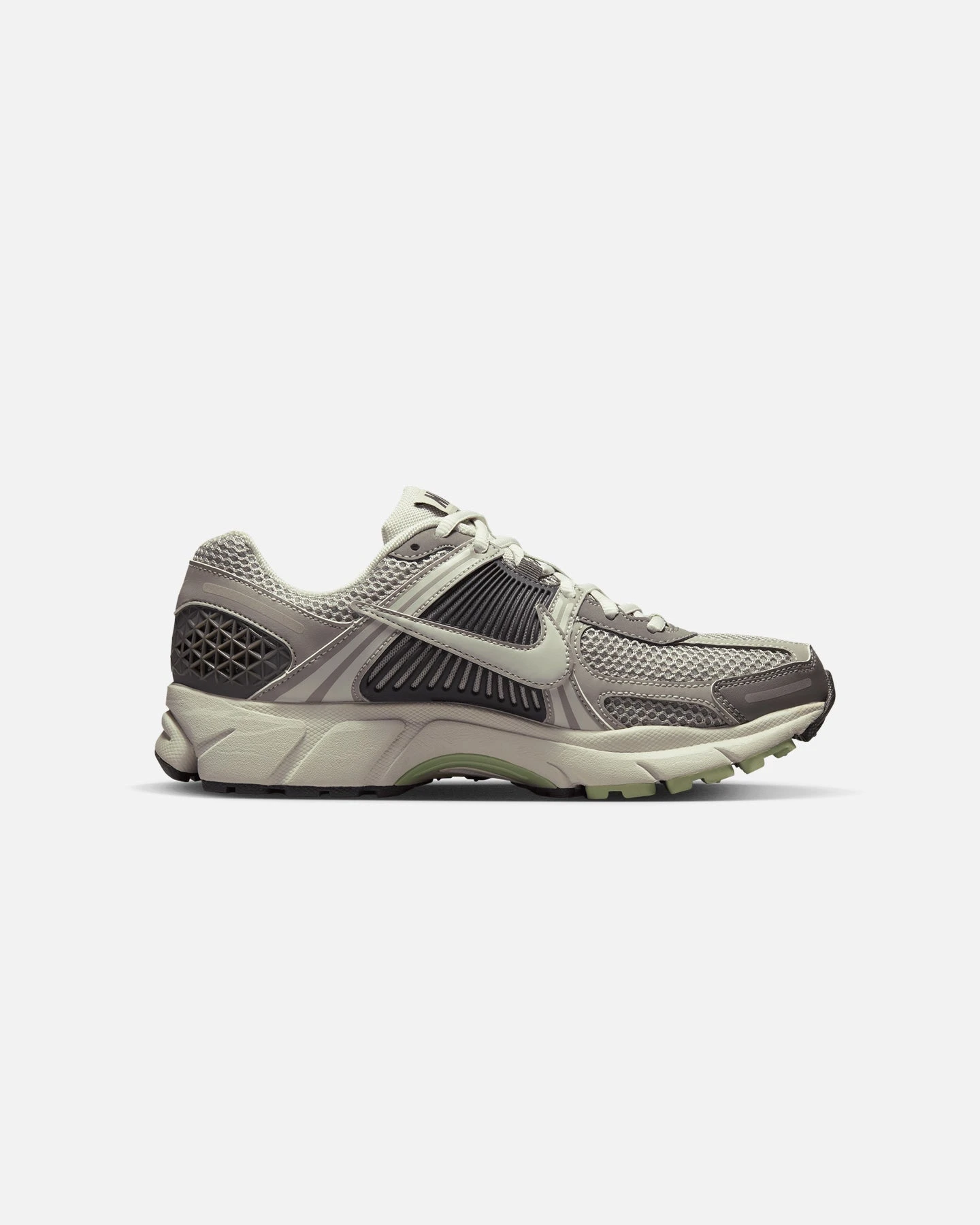 Nike Women's Zoom Vomero 5 "Cobblestone" Cobblestone/Light Bone 6 Nike Women's Zoom Vomero 5 "Cobblestone" Cobblestone/Light Bone - Image 4