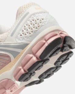 Nike Women's Zoom Vomero 5 Sail/Sail/Pearl White-Particle Pink 17 Nike Women's Zoom Vomero 5 Sail/Sail/Pearl White-Particle Pink -Culture kings 05013447 YS132 default 0080