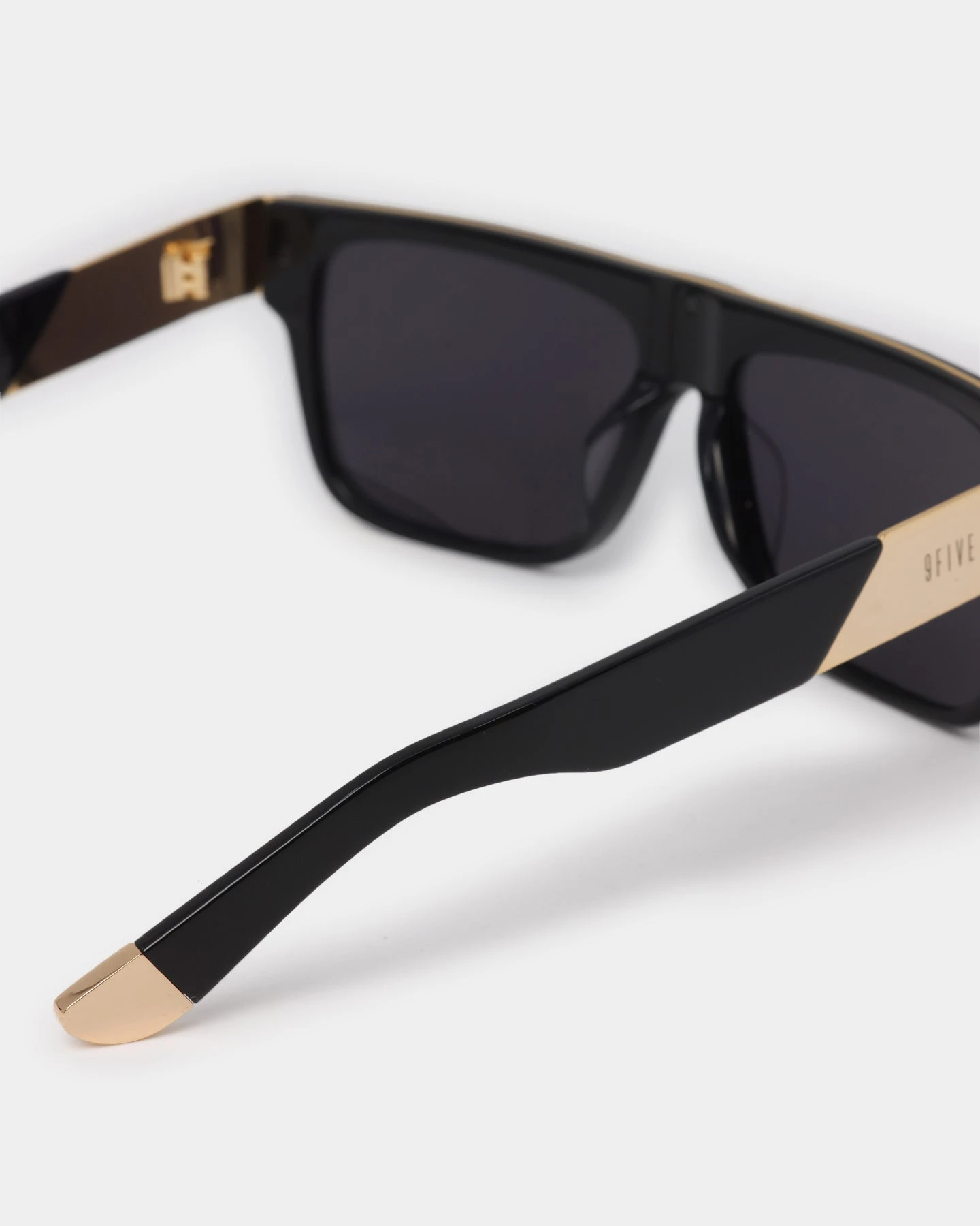 22 Sunglasses Black/gold 11 22 Sunglasses Black/gold - Image 9