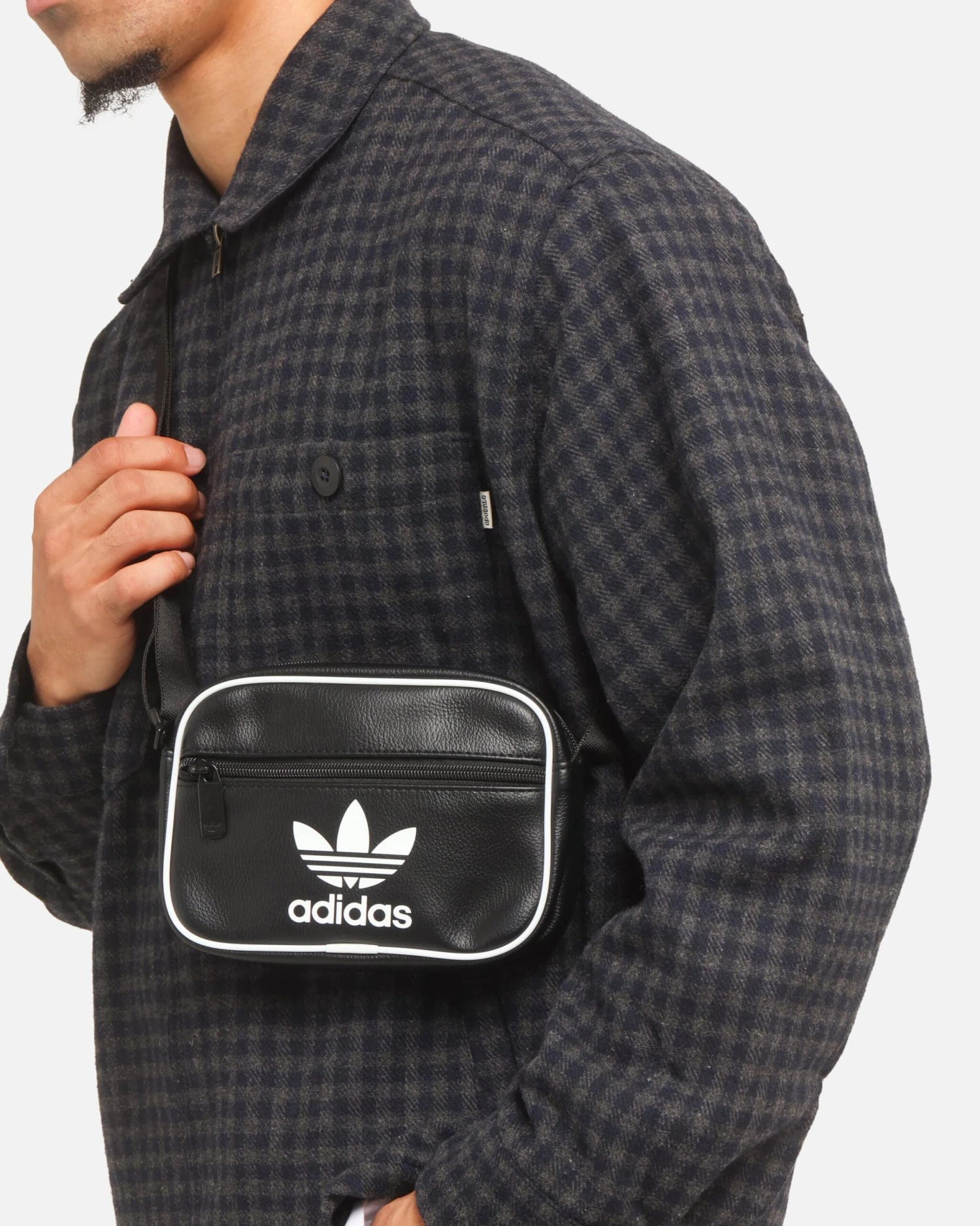 Adidas Adicolor Classic Mini Airliner Bag Black 6 Adidas Adicolor Classic Mini Airliner Bag Black - Image 4