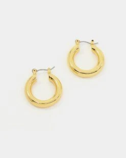 Raising Hell Staple Gold Hoop Earrings Gold 16 Raising Hell Staple Gold Hoop Earrings Gold -Culture kings 09000564 YG200 default 0050